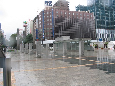 広場から大通方面を俯瞰