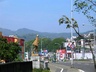 五輪小橋から国道230号線を俯瞰