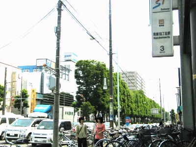 地下鉄南郷18丁目駅 南郷通